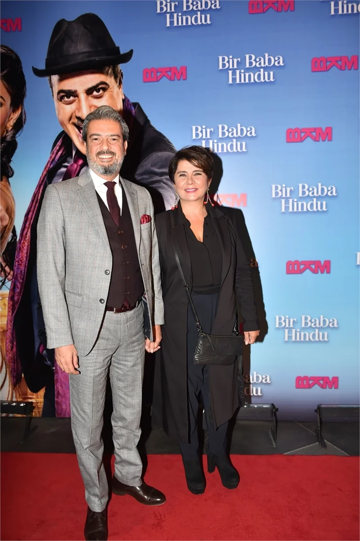 "Bir Baba Hindu"nun galasında yıldız geçidi!