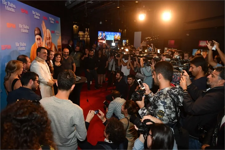 "Bir Baba Hindu"nun galasında yıldız geçidi!