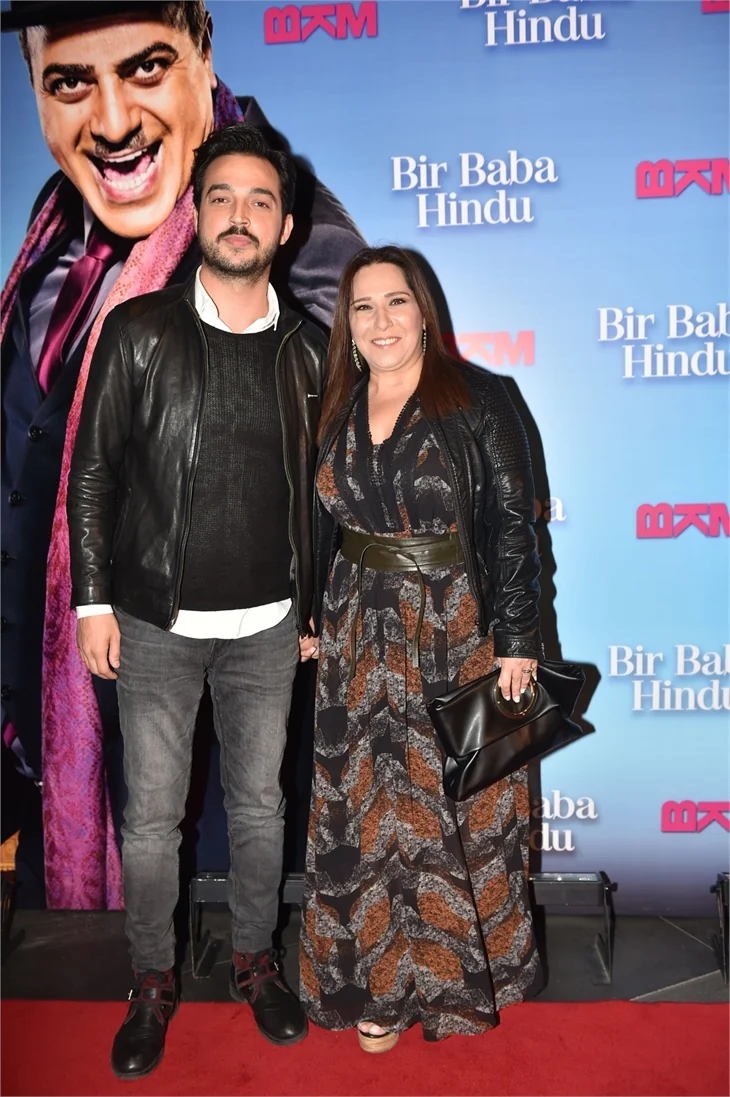 "Bir Baba Hindu"nun galasında yıldız geçidi!