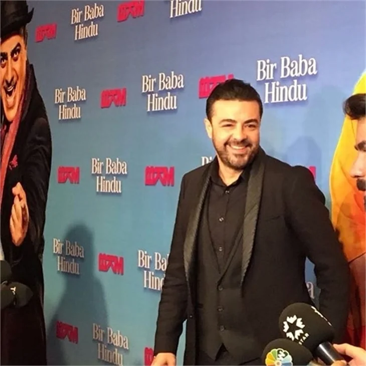 "Bir Baba Hindu"nun galasında yıldız geçidi!