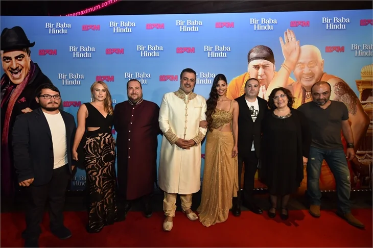 "Bir Baba Hindu"nun galasında yıldız geçidi!