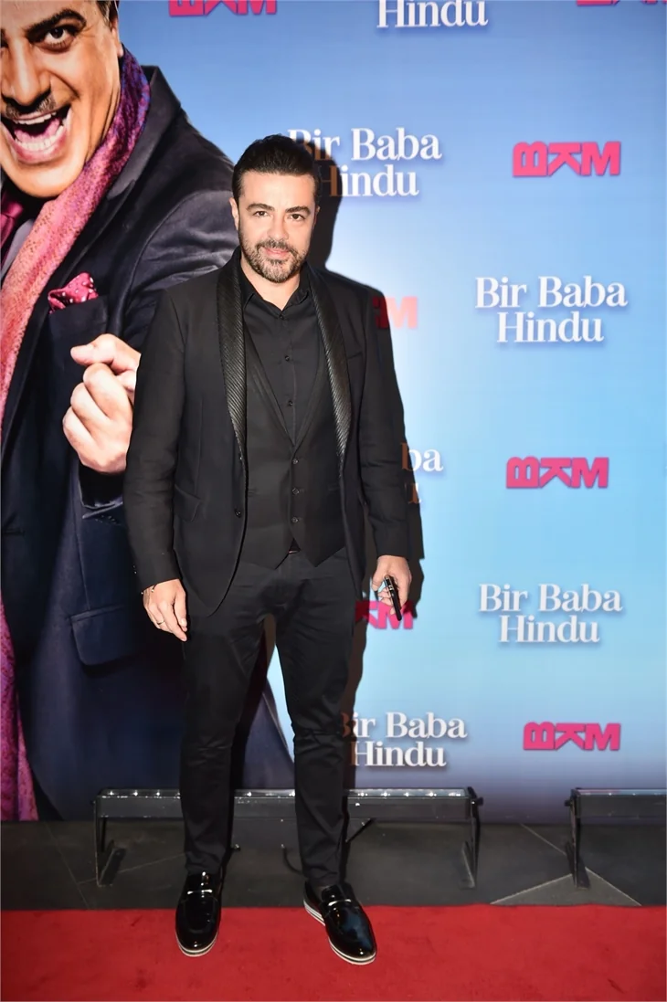 "Bir Baba Hindu"nun galasında yıldız geçidi!