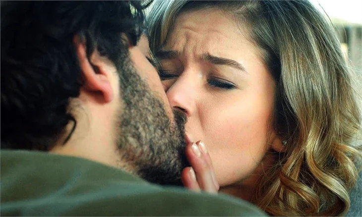 Burcu Biricik'ten öpüşme sahnesine açıklama