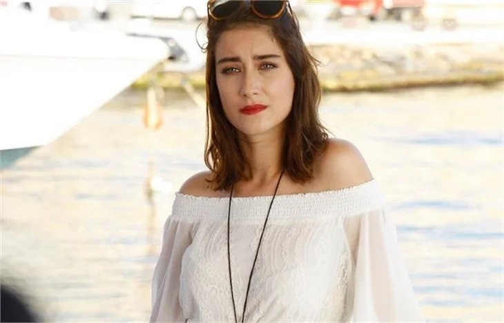 Hazal Kaya'ya doğum günü sürprizi!