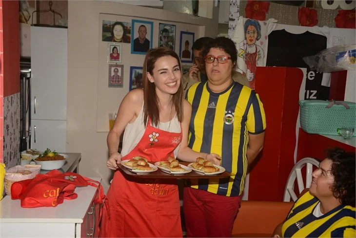 Ünlü güzellerden Down Sendromlu gençlere destek!