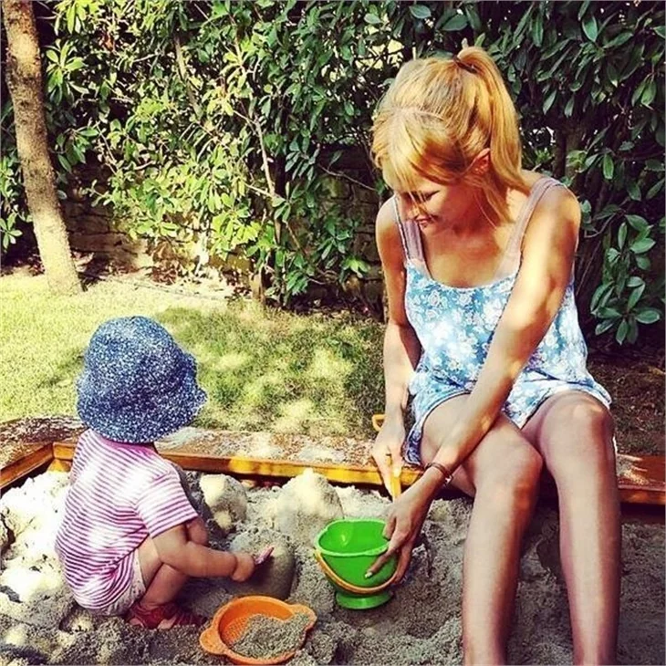 İşte Meryem Uzerli ve kızı Lara...