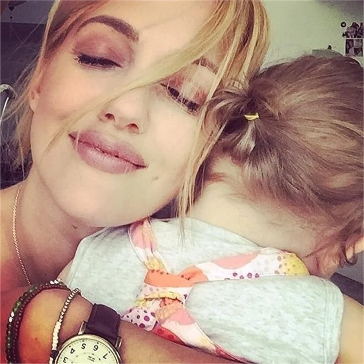 İşte Meryem Uzerli ve kızı Lara...