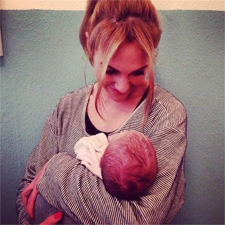 İşte Meryem Uzerli ve kızı Lara...
