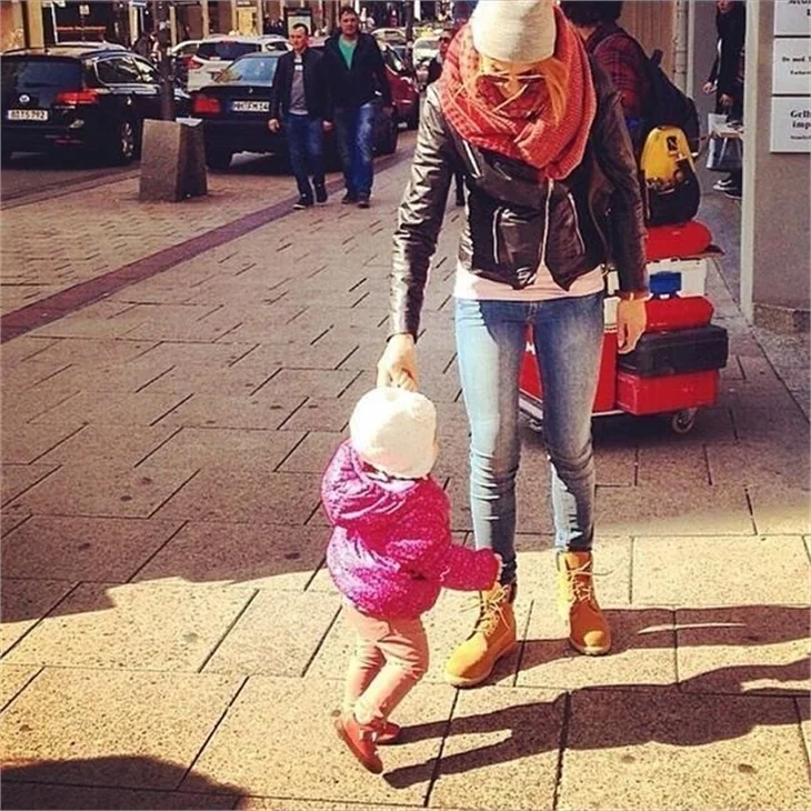 İşte Meryem Uzerli ve kızı Lara...