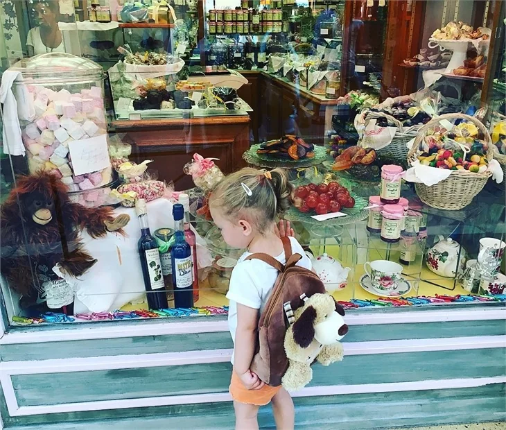İşte Meryem Uzerli ve kızı Lara...