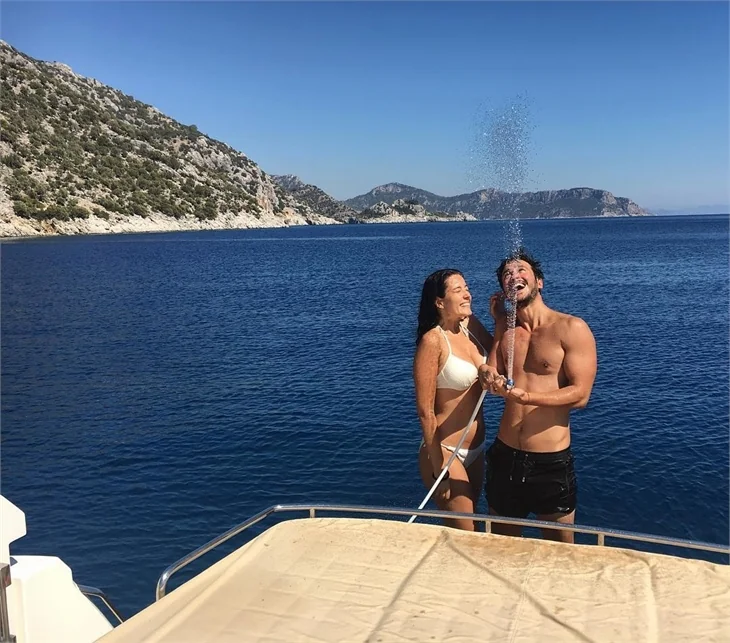 Pelin Akil: Falda bebek var!