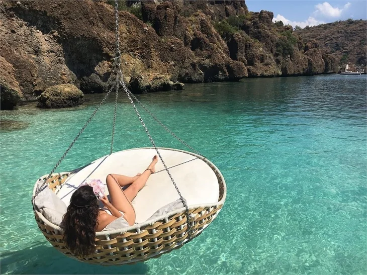 Pelin Akil: Falda bebek var!