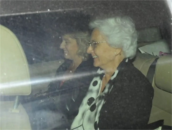 Beren Saat anneannesinin doğum gününü kutladı