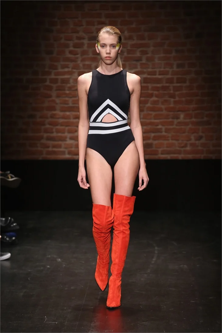 Fashion Week'ten renkli görüntüler