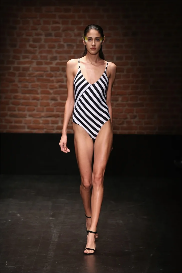 Fashion Week'ten renkli görüntüler