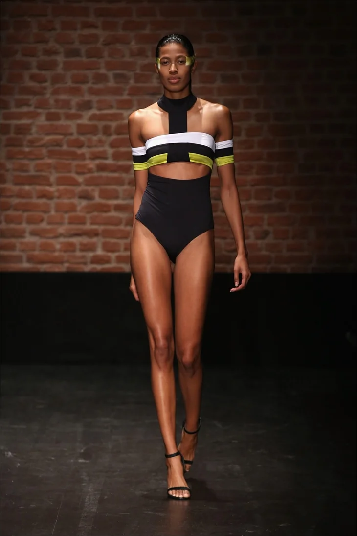 Fashion Week'ten renkli görüntüler