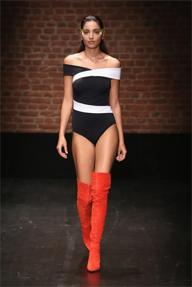 Fashion Week'ten renkli görüntüler