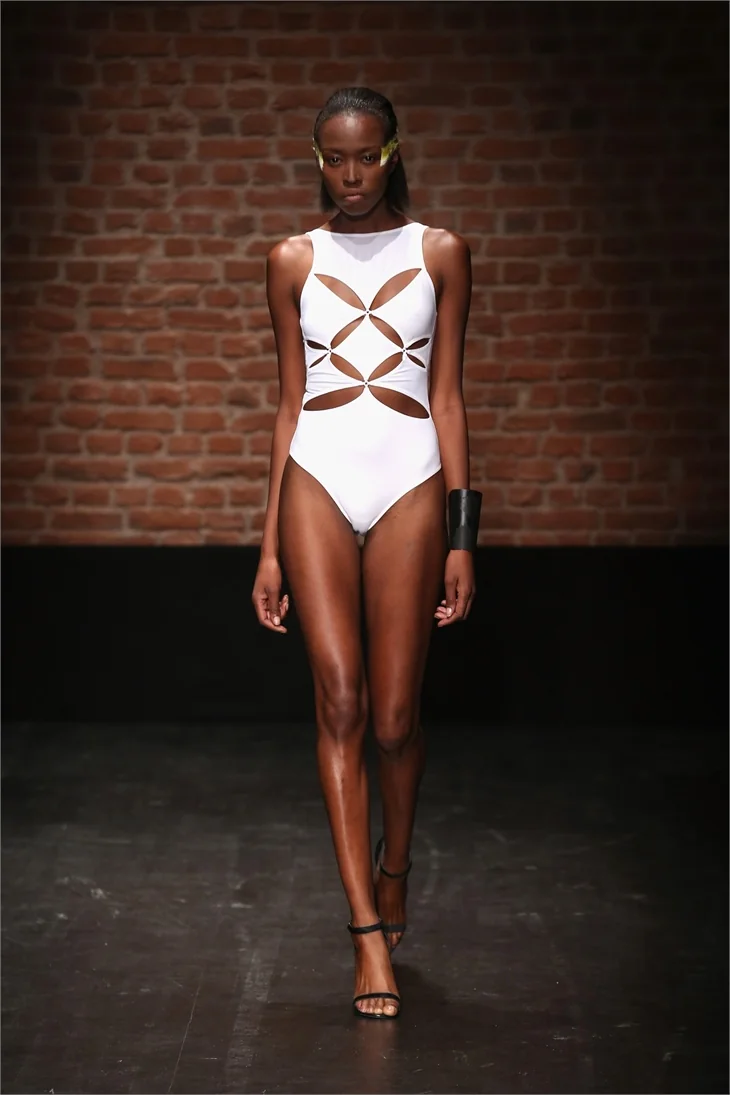 Fashion Week'ten renkli görüntüler