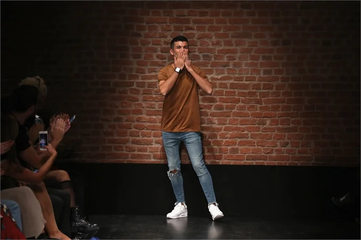 Fashion Week'ten renkli görüntüler