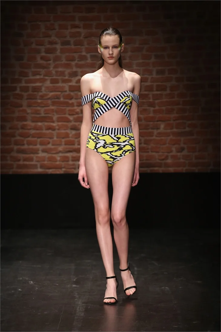 Fashion Week'ten renkli görüntüler