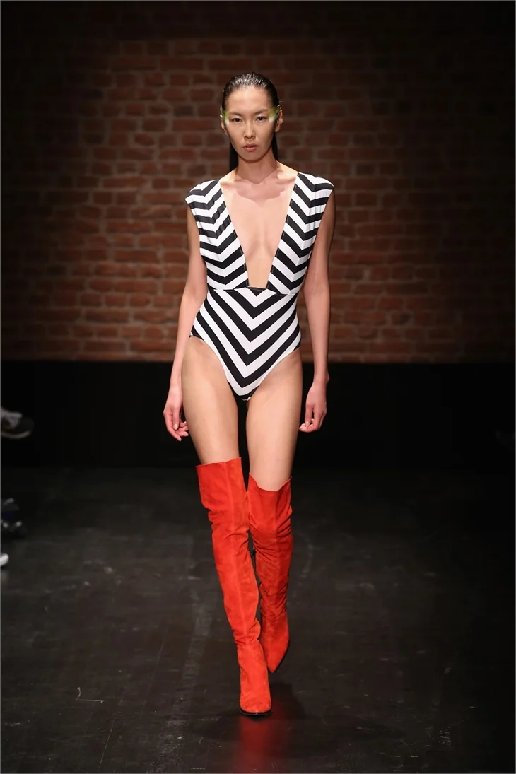 Fashion Week'ten renkli görüntüler