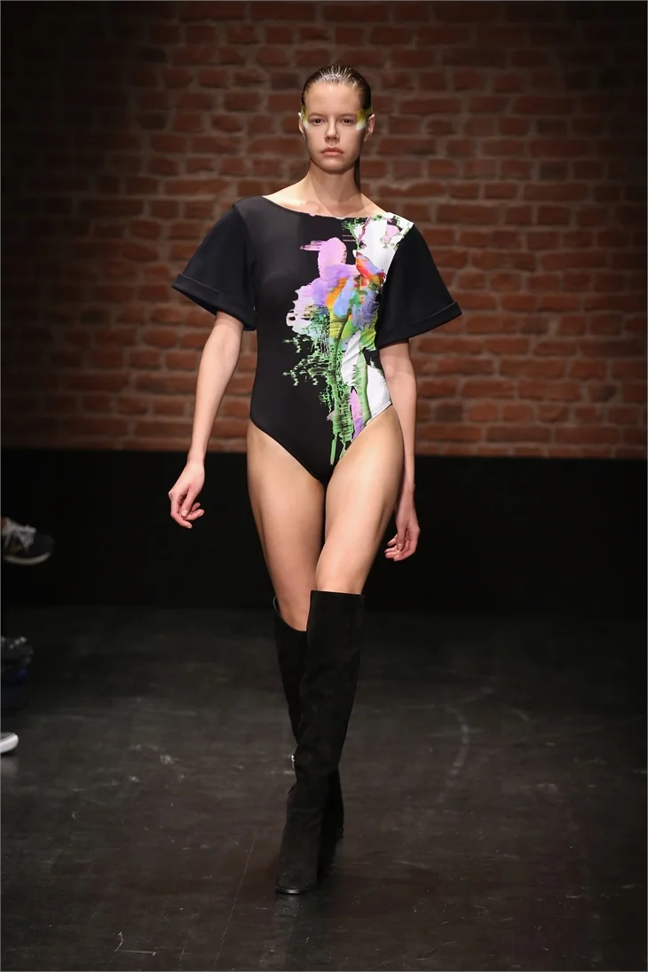 Fashion Week'ten renkli görüntüler