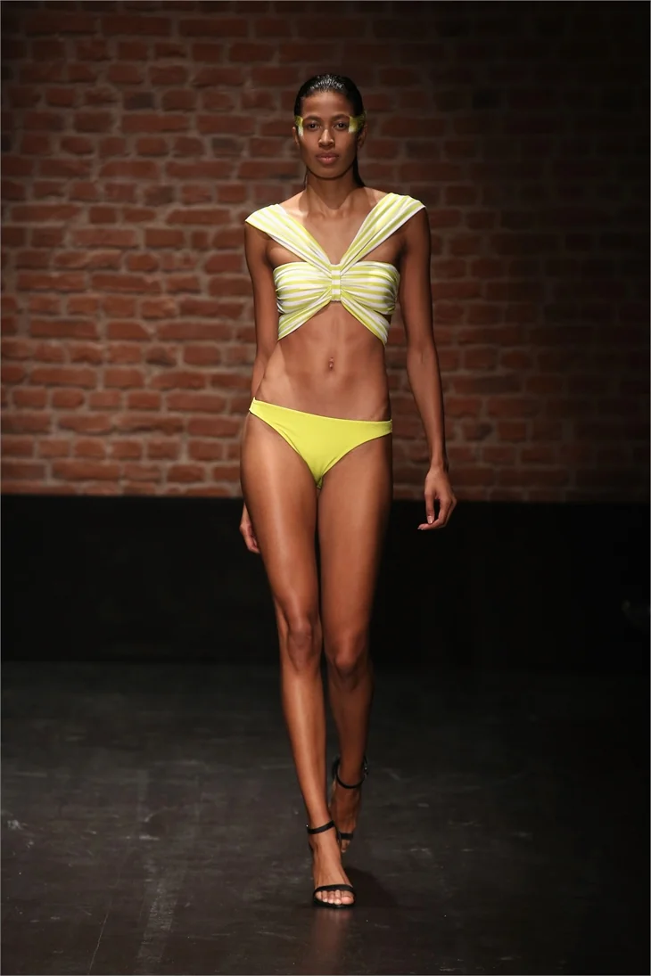 Fashion Week'ten renkli görüntüler
