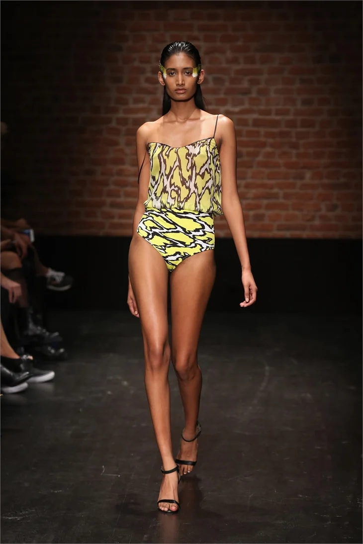 Fashion Week'ten renkli görüntüler