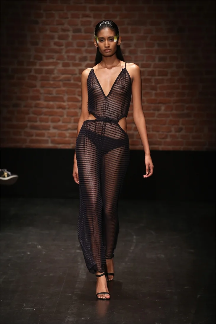 Fashion Week'ten renkli görüntüler