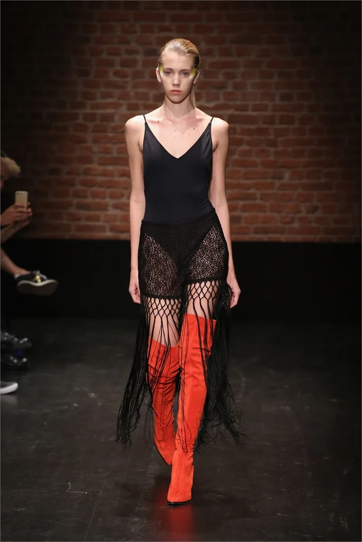 Fashion Week'ten renkli görüntüler