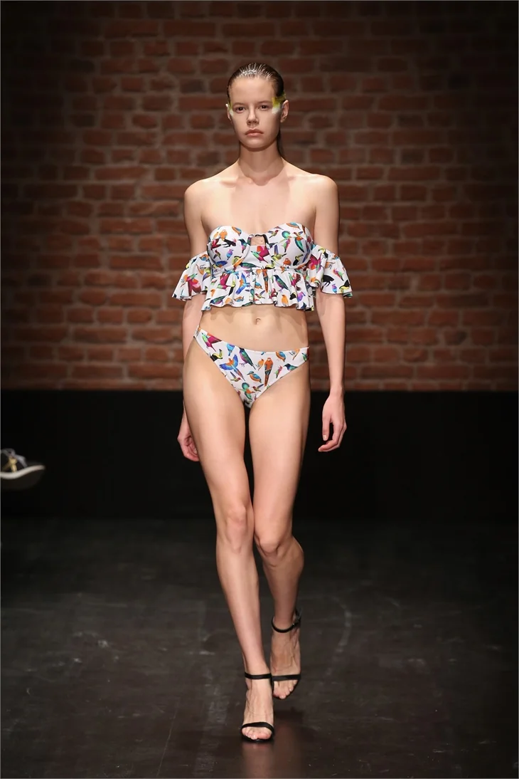 Fashion Week'ten renkli görüntüler