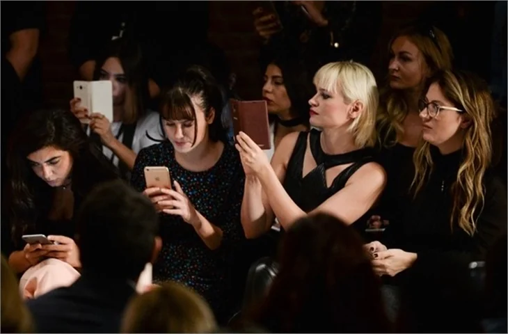 Fashion Week'ten renkli görüntüler