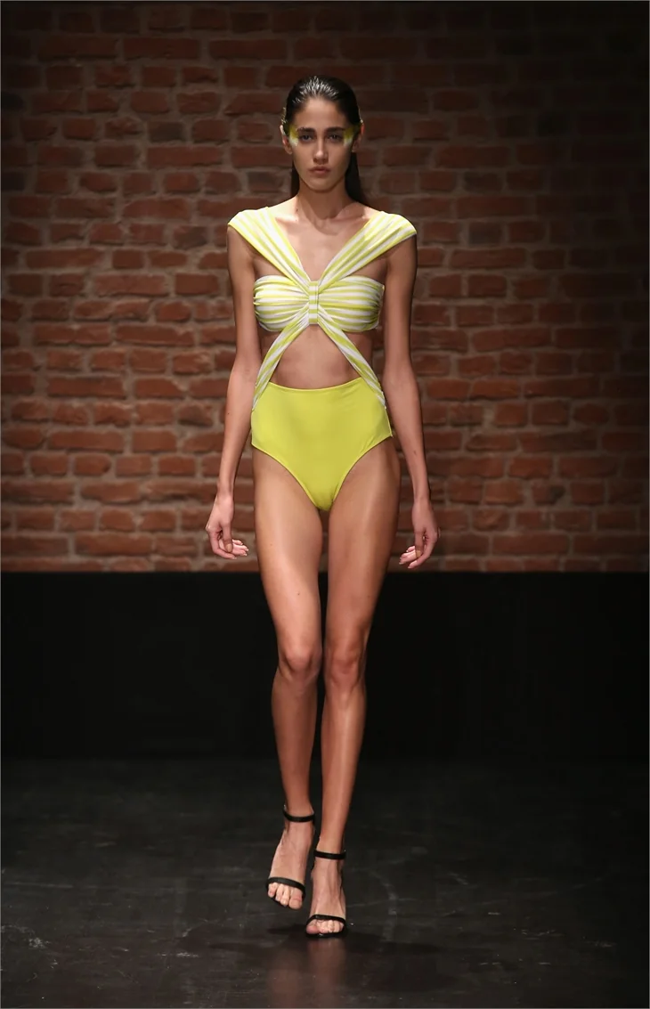Fashion Week'ten renkli görüntüler