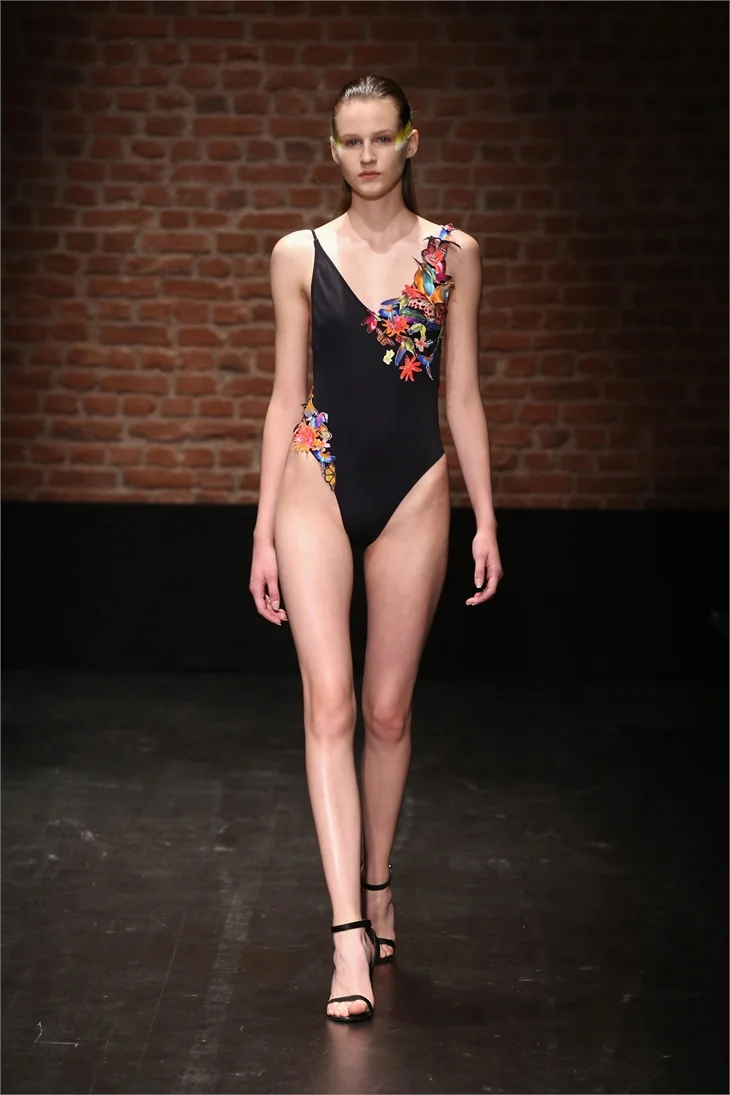 Fashion Week'ten renkli görüntüler