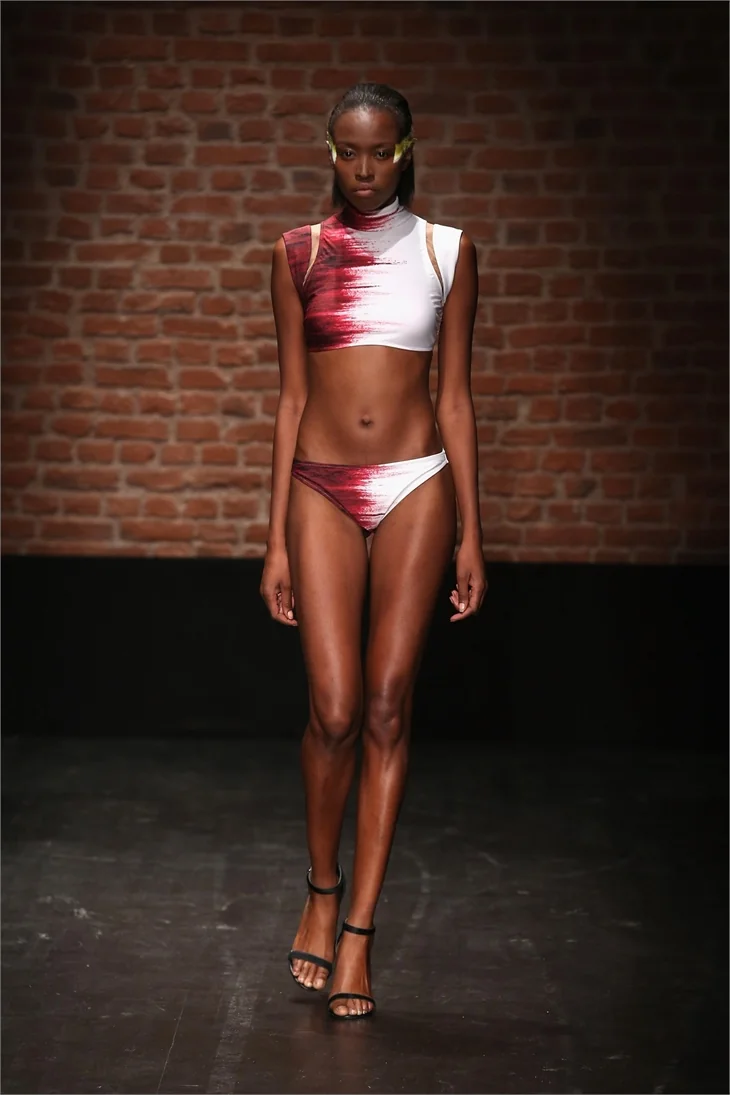 Fashion Week'ten renkli görüntüler