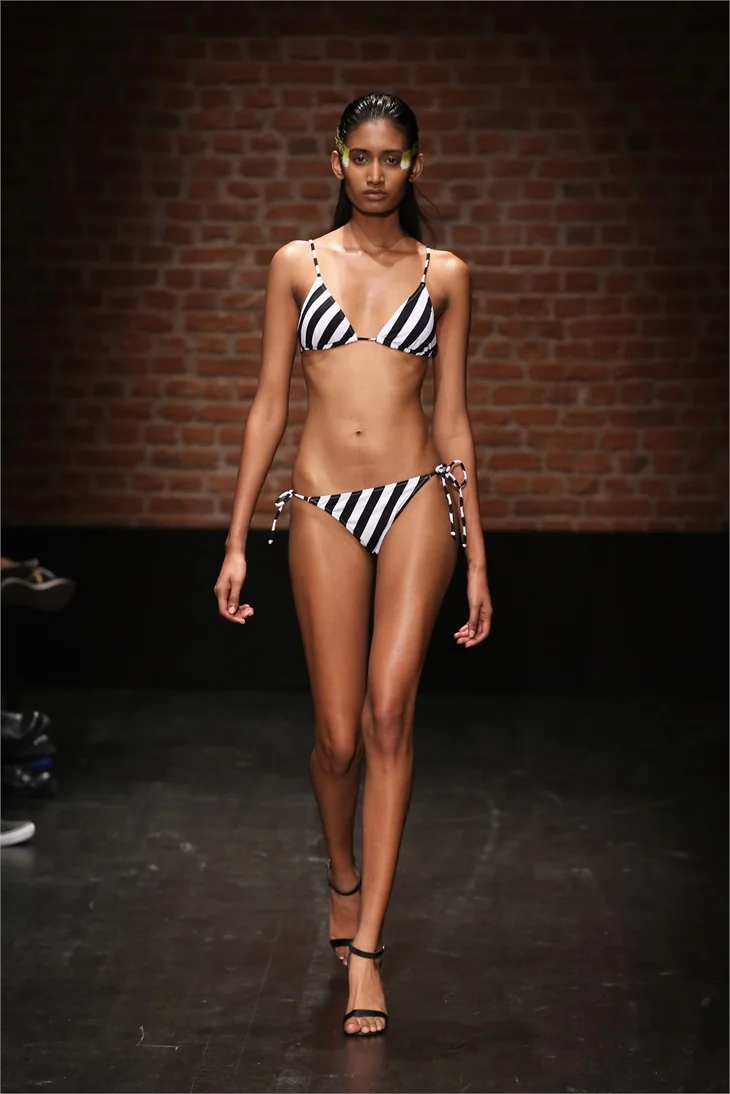 Fashion Week'ten renkli görüntüler