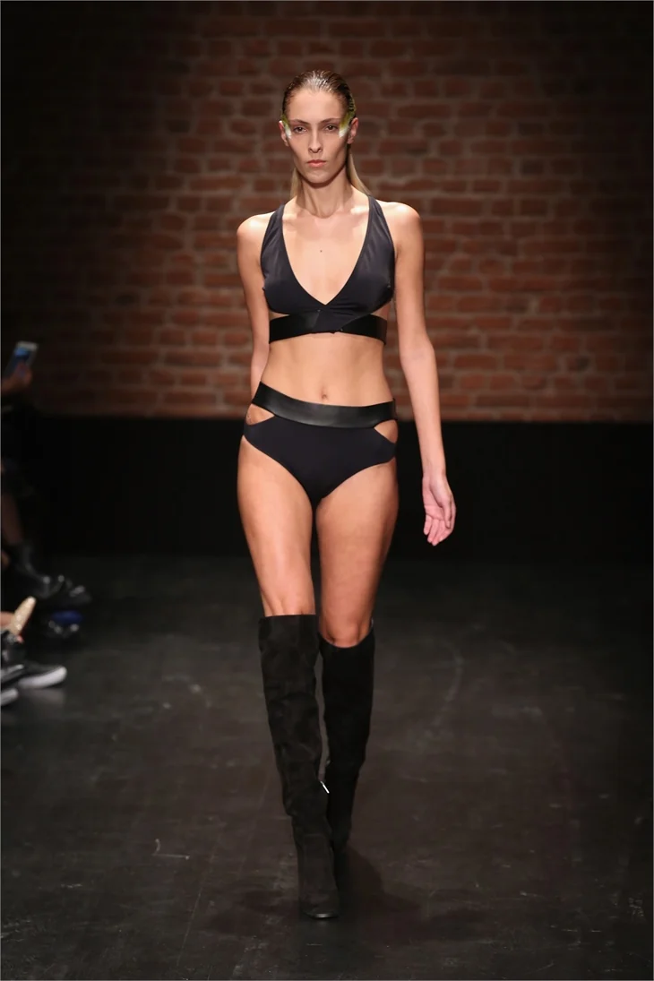 Fashion Week'ten renkli görüntüler