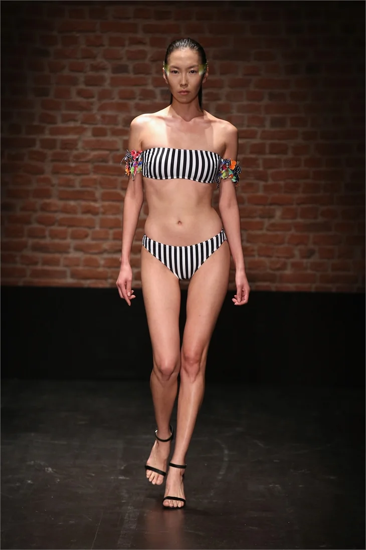 Fashion Week'ten renkli görüntüler