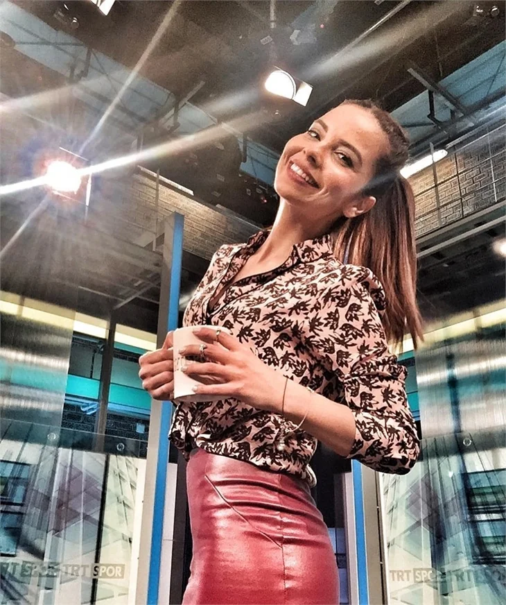 TRT spikeri Deniz Satar sosyal medyayı salladı