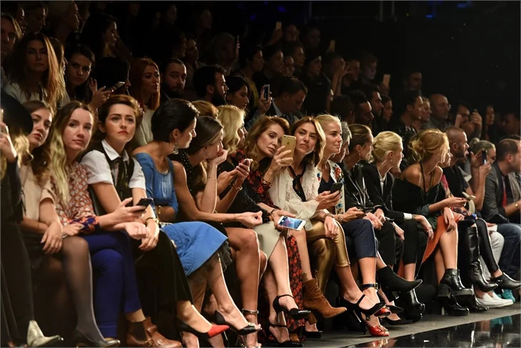 Fashion Week İstanbul Özgür Masur defilesinden kareler