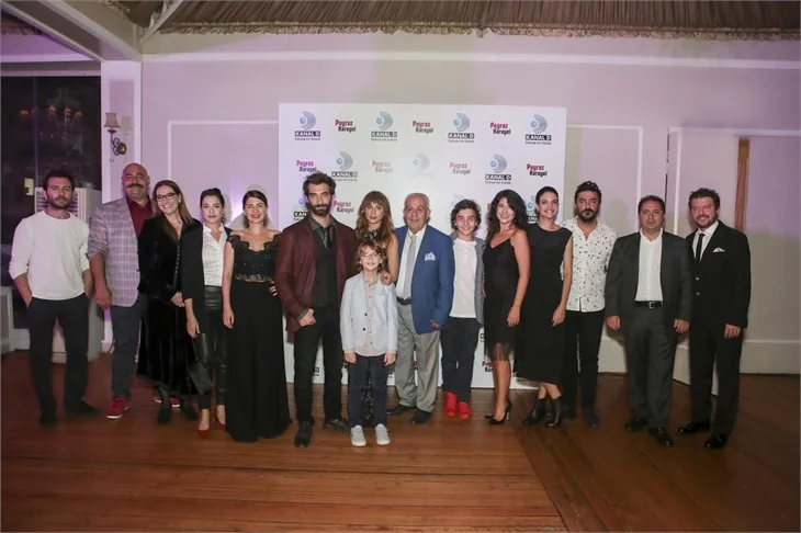 Poyraz Karayel ekibi ilk bölümü birlikte izledi