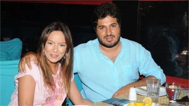 Ebru Gündeş tektaşını çıkarttı!