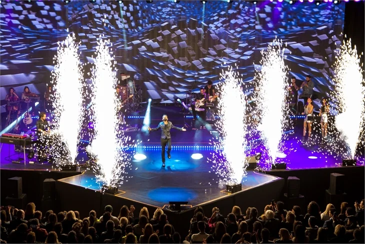 Kenan Doğulu konserine ünlü çıkarması!