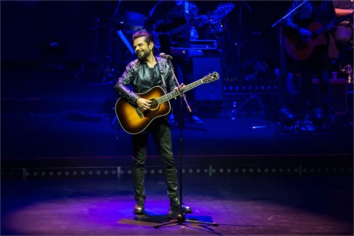 Kenan Doğulu konserine ünlü çıkarması!