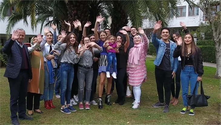 Serenay Sarıkaya'dan "İkimizin Yerine" sürprizi!