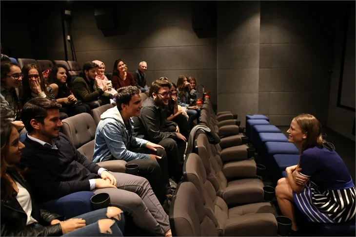 Serenay Sarıkaya'dan "İkimizin Yerine" sürprizi!