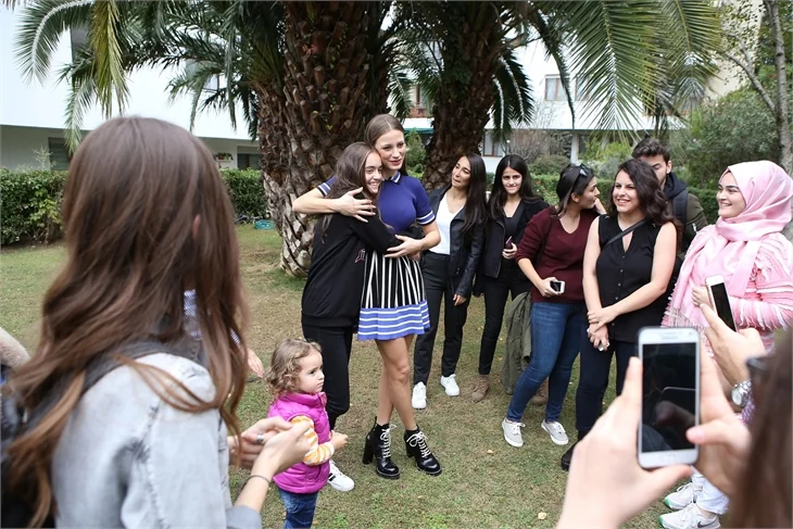 Serenay Sarıkaya'dan "İkimizin Yerine" sürprizi!