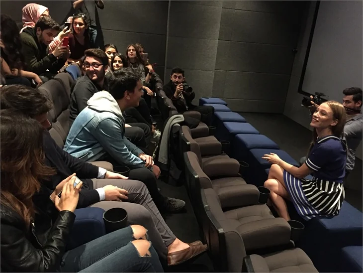 Serenay Sarıkaya'dan "İkimizin Yerine" sürprizi!