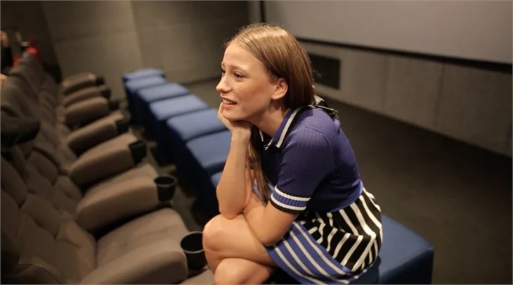 Serenay Sarıkaya'dan "İkimizin Yerine" sürprizi!