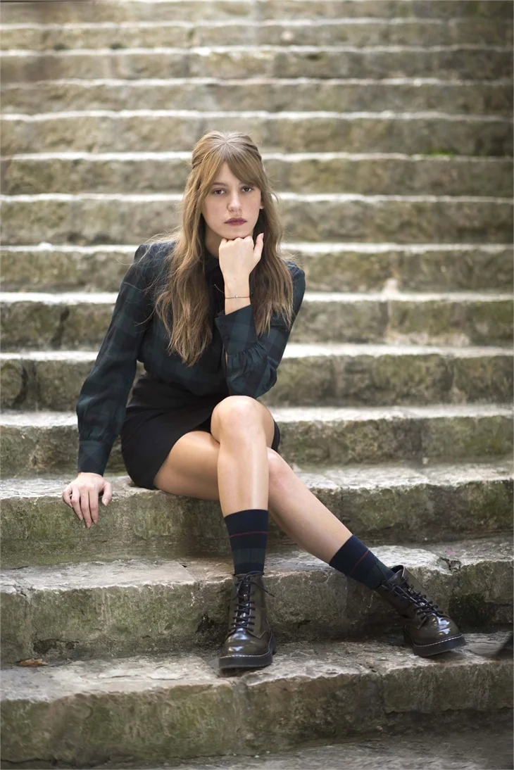 Serenay Sarıkaya'dan "İkimizin Yerine" sürprizi!